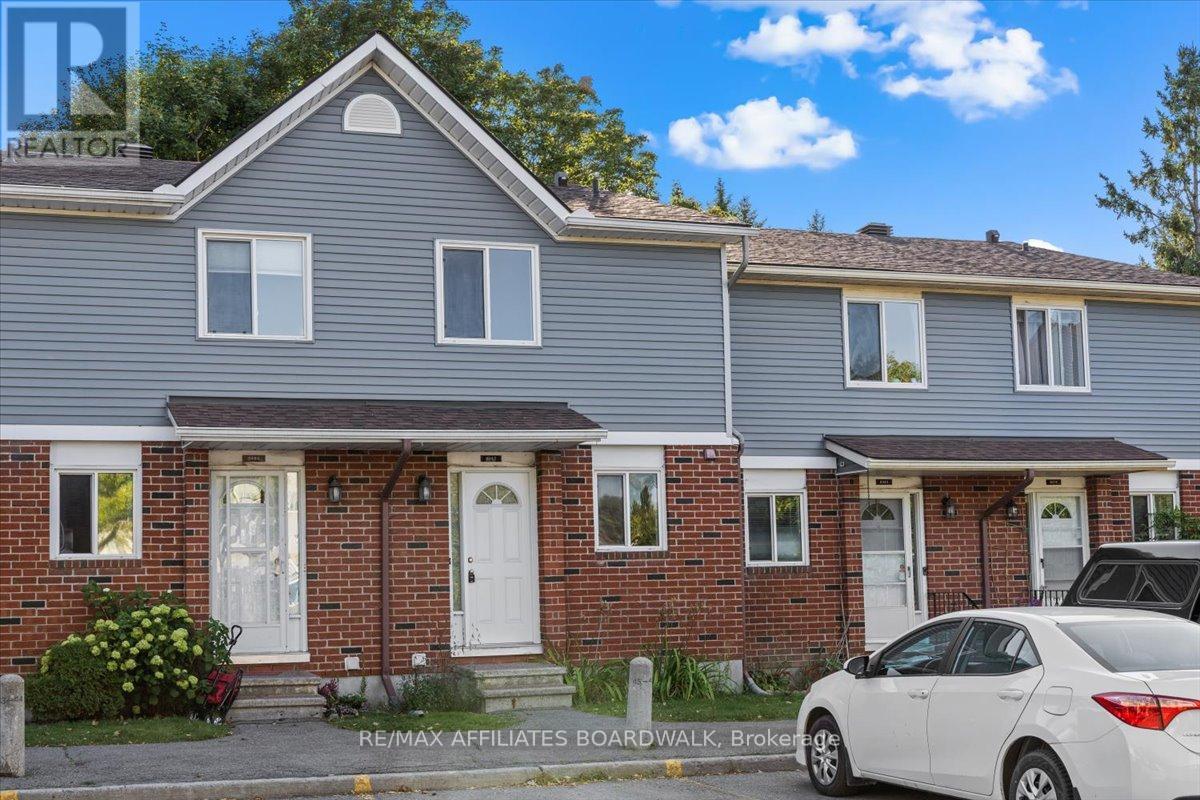 6482 Bilberry Dr, Ottawa, ON K1C 4N8