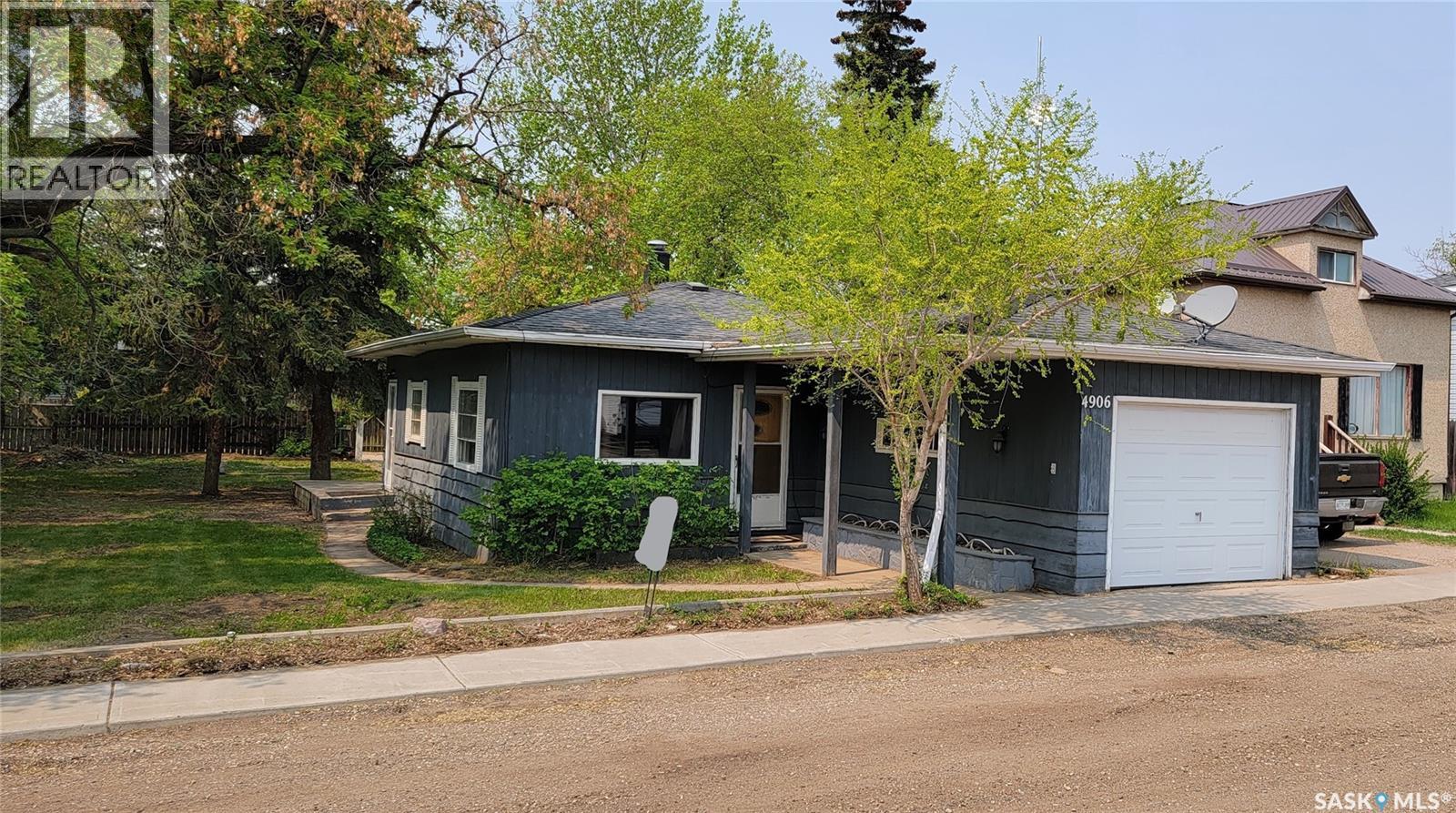 52nd Street Unit 4906, Macklin, SK S0L 2C0