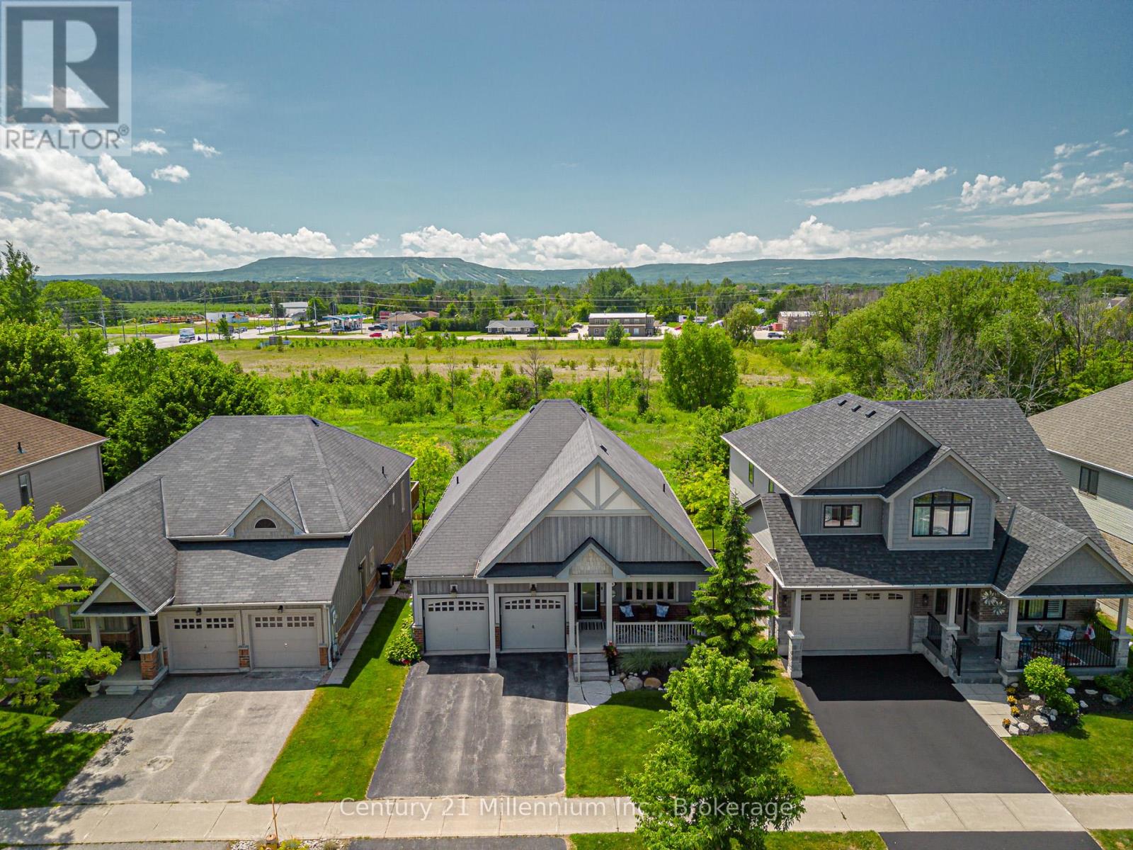 19 Hughes St, Collingwood, ON L9Y 0W7