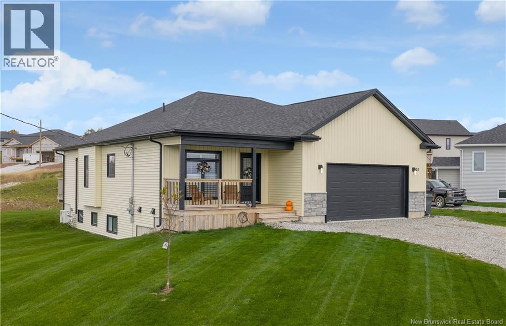 25 Merlin Dr, Quispamsis, NB E2E 3W5