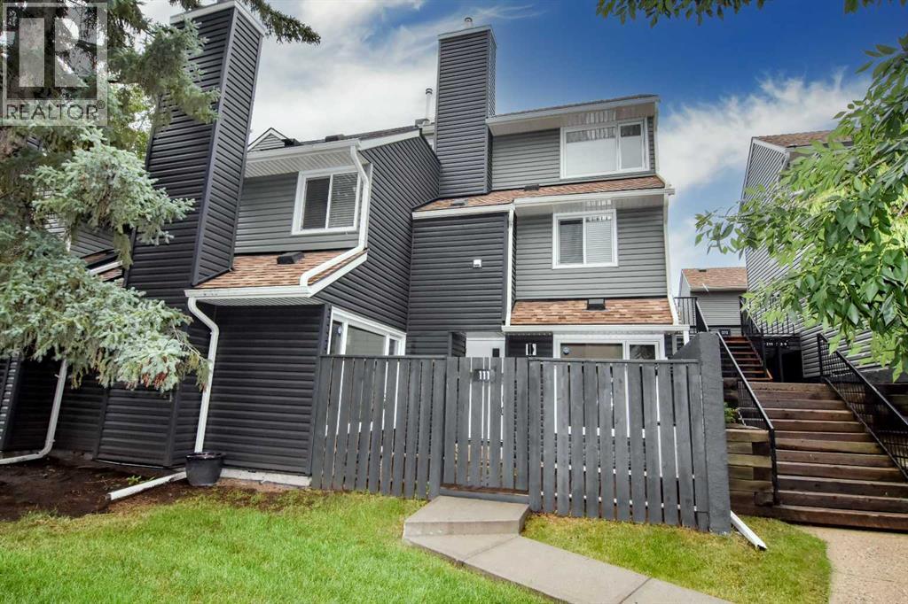 25 Glamis Green Sw Unit 111, Calgary, AB T3E 6T9
