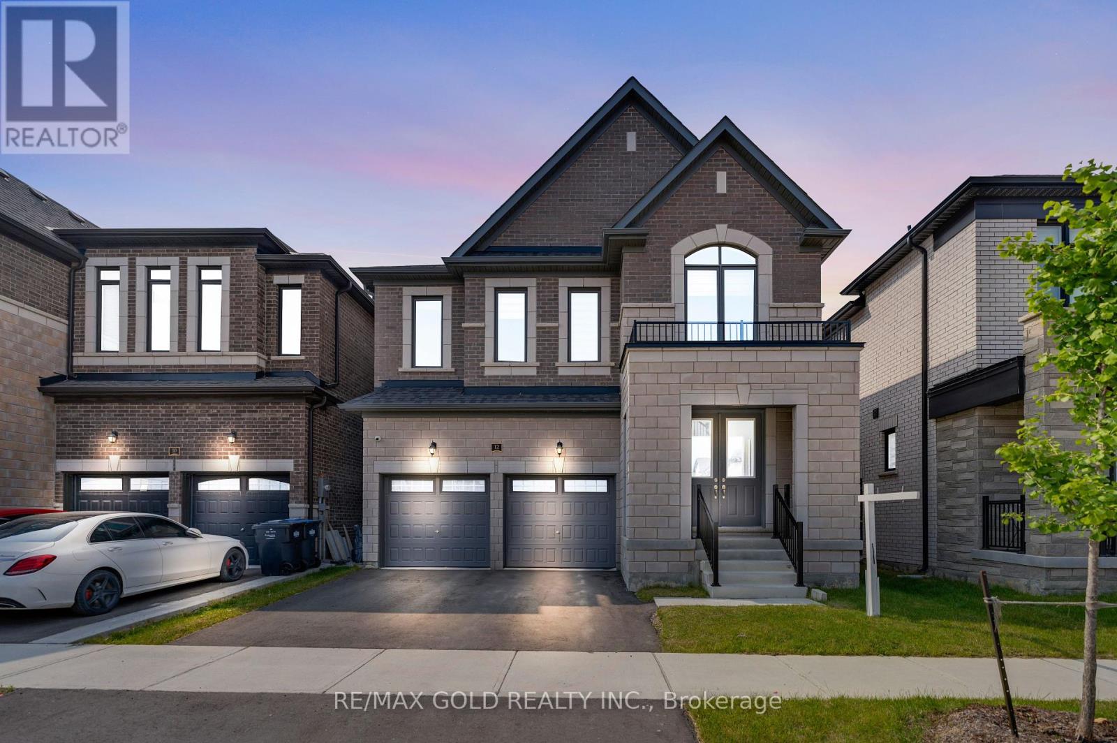 12 Vincena Rd, Caledon, ON L7C 1Z9