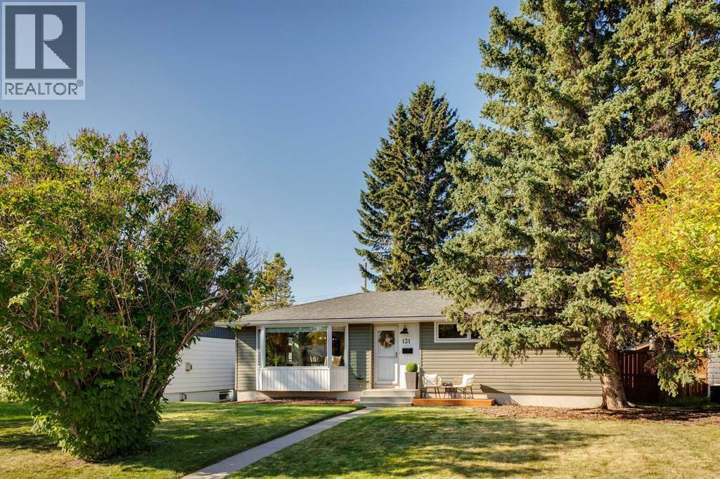 131 Gloucester Cres SW, Calgary, AB T3E 4V4