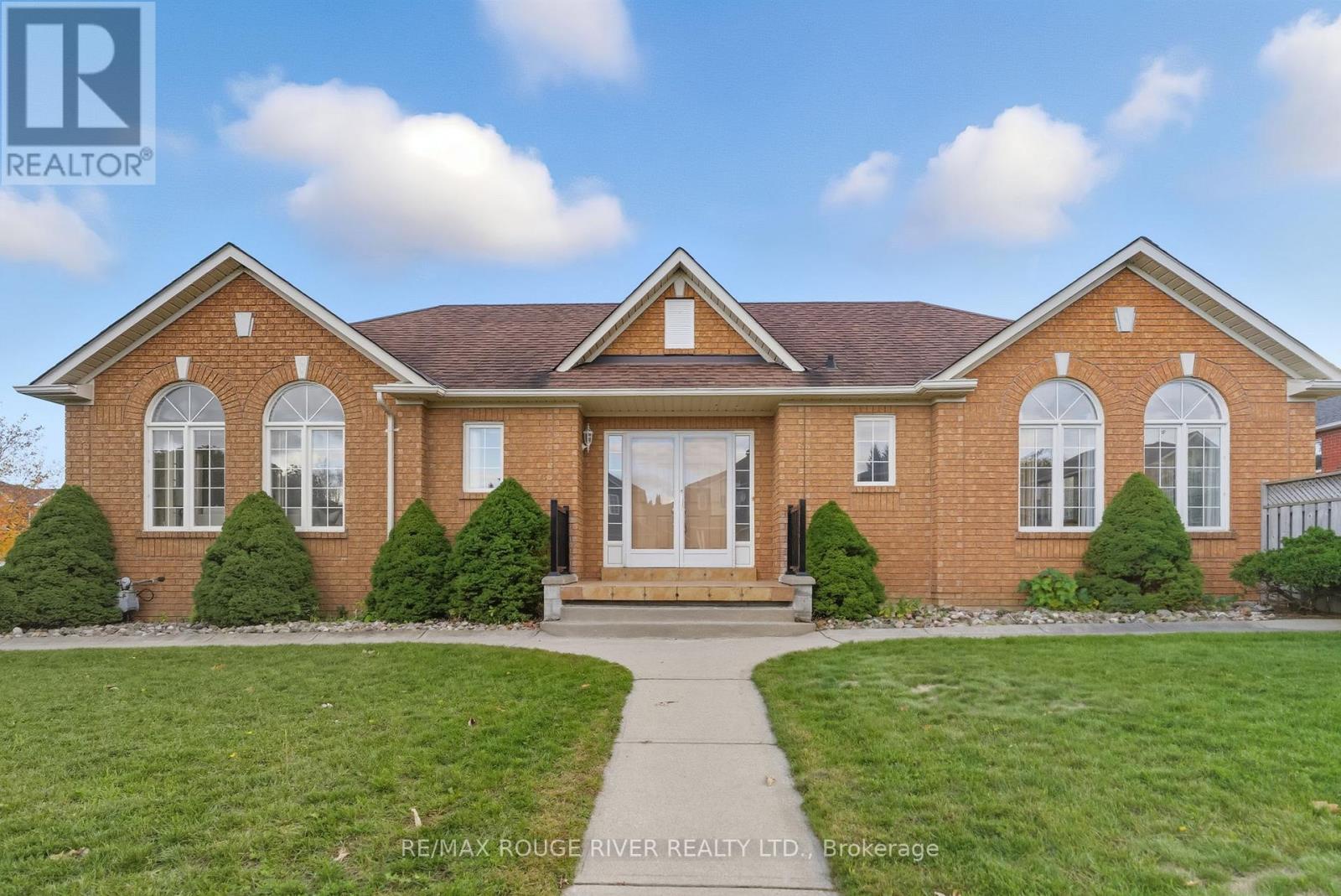 36 Tormina Blvd, Whitby, ON L1R 3B4