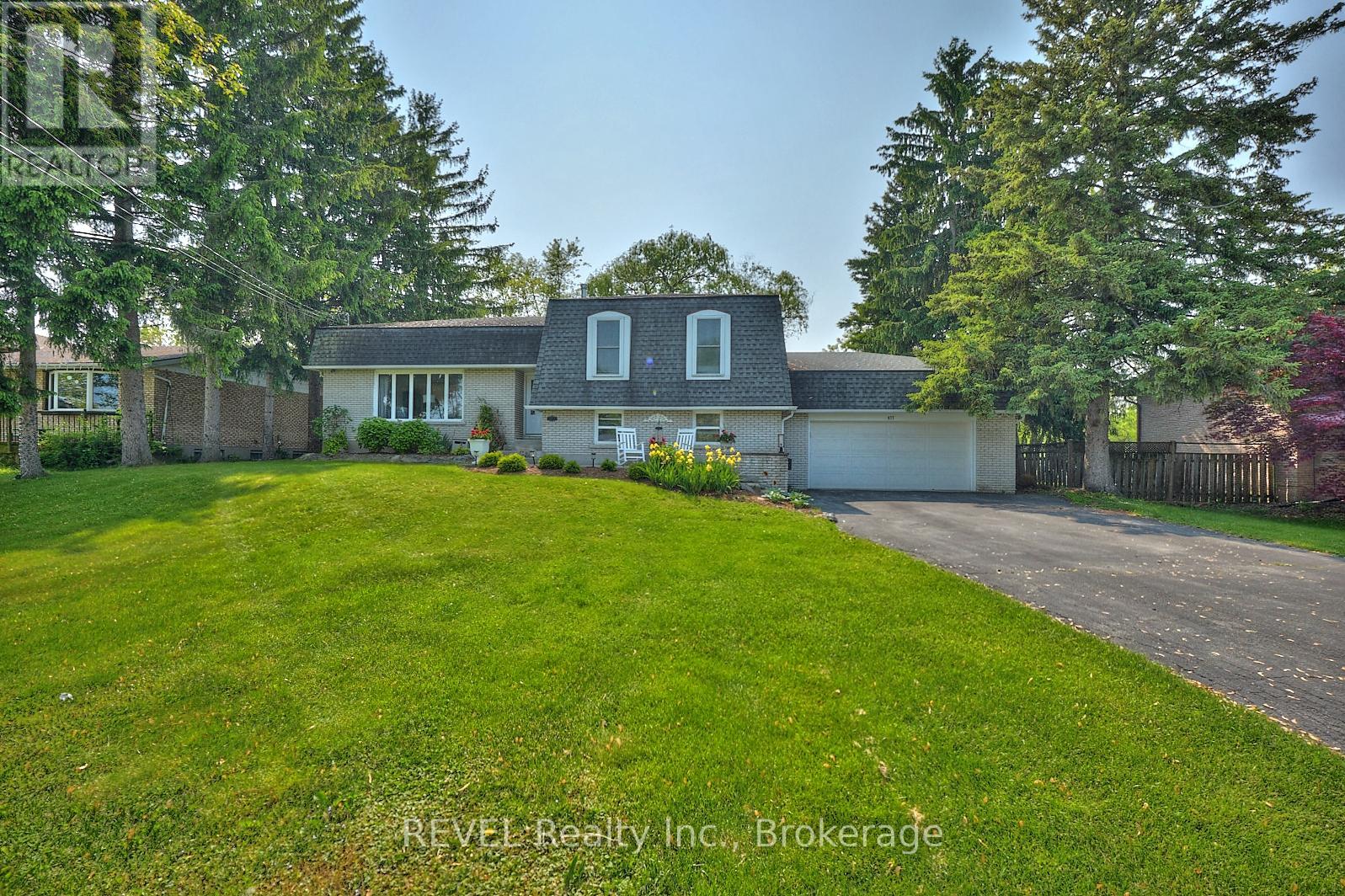 877 Daytona Dr N, Fort Erie, ON L2A 4Z7
