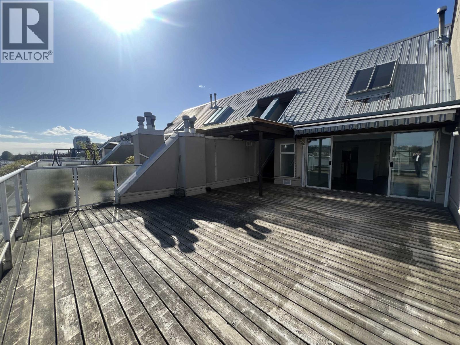 3 K De K Court Unit 404 Ct, New Westminster, BC V3M 6B6
