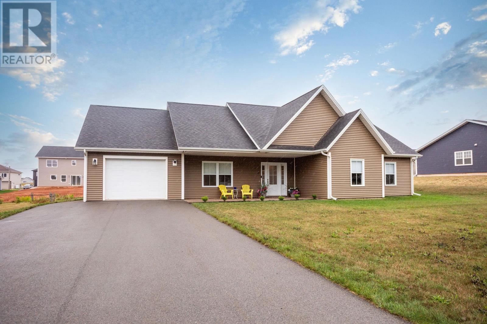 27 E Royalty Rd, Charlottetown, PE C1C 0V6