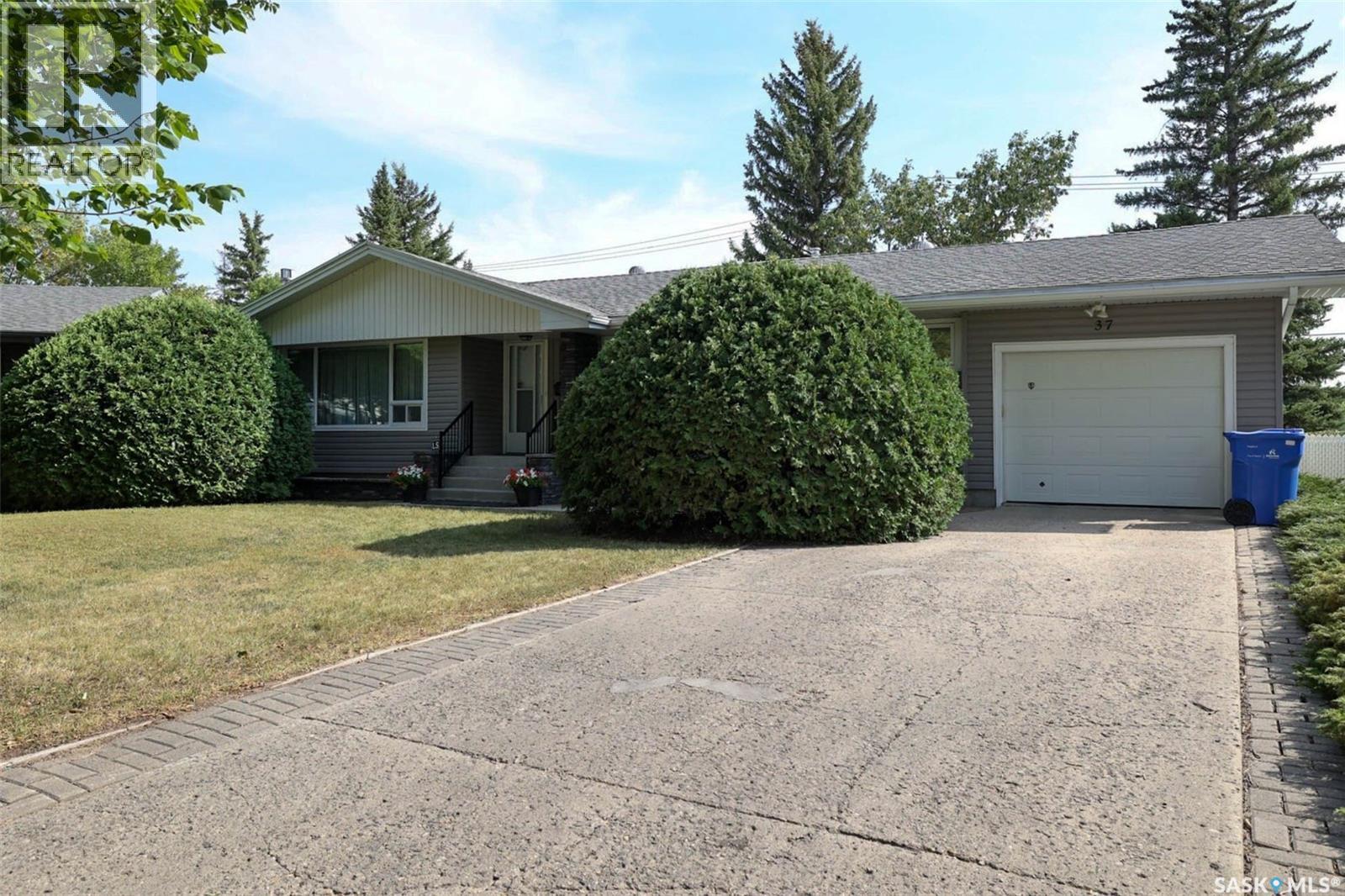 37 Darke Cres, Regina, SK S4S 2W5
