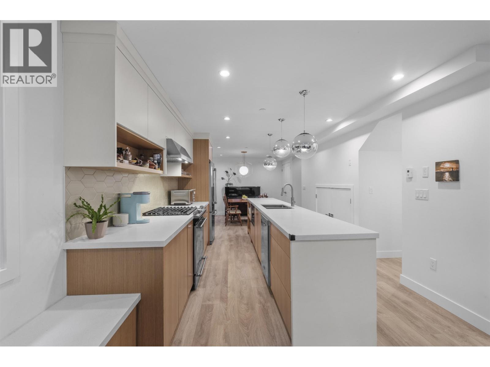 1452 E 20th Ave, Vancouver, BC V5N 2K6