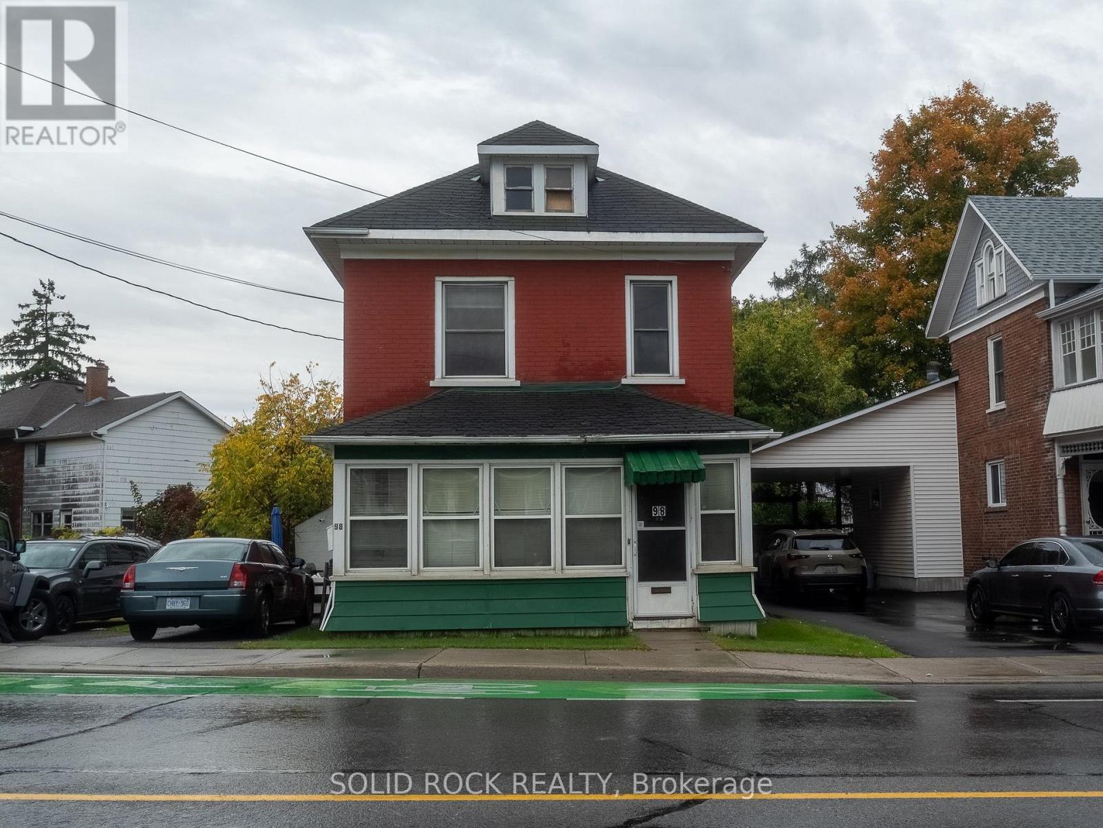 98 Elmsley St N, Smiths Falls, ON K7A 2H2