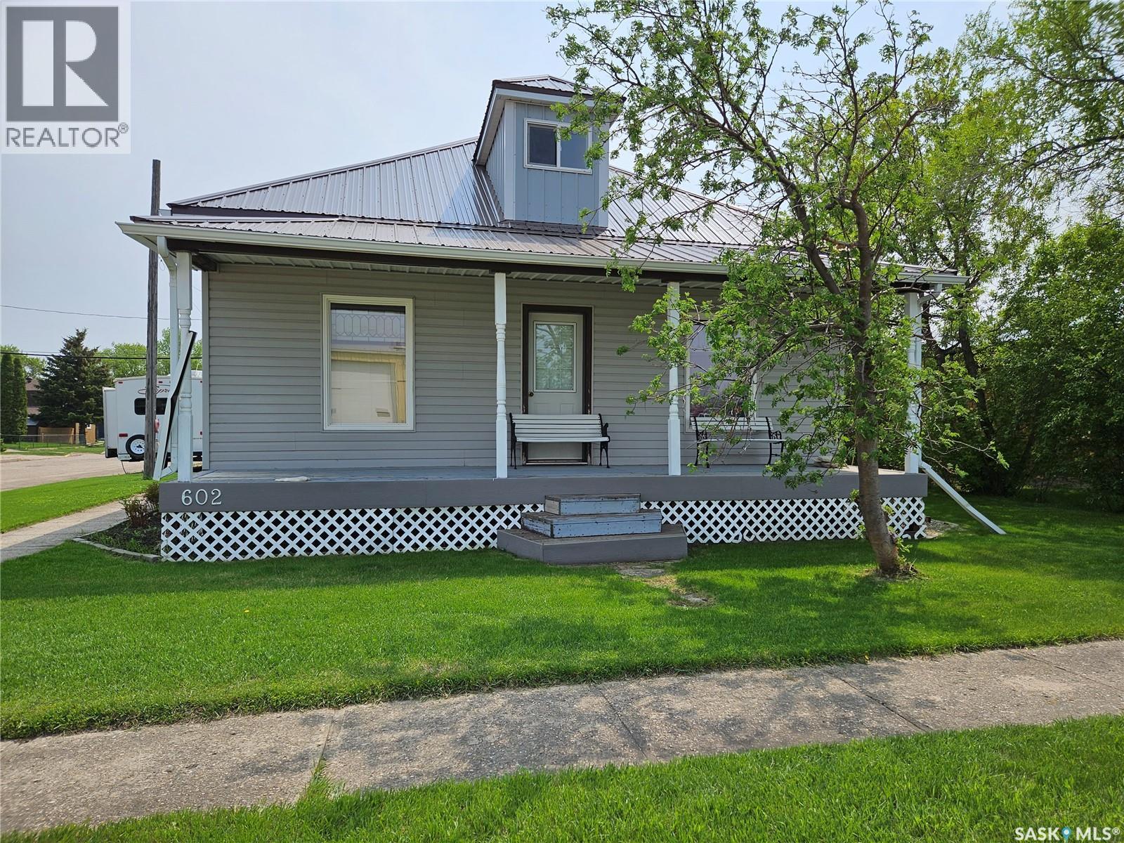 602 Railway Ave, Bienfait, SK S0C 0M0