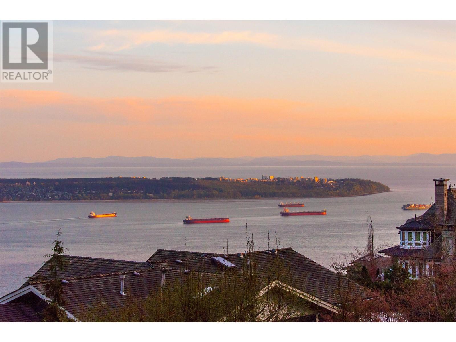 2307 Kadlec Ct, West Vancouver, BC V7S 3K3
