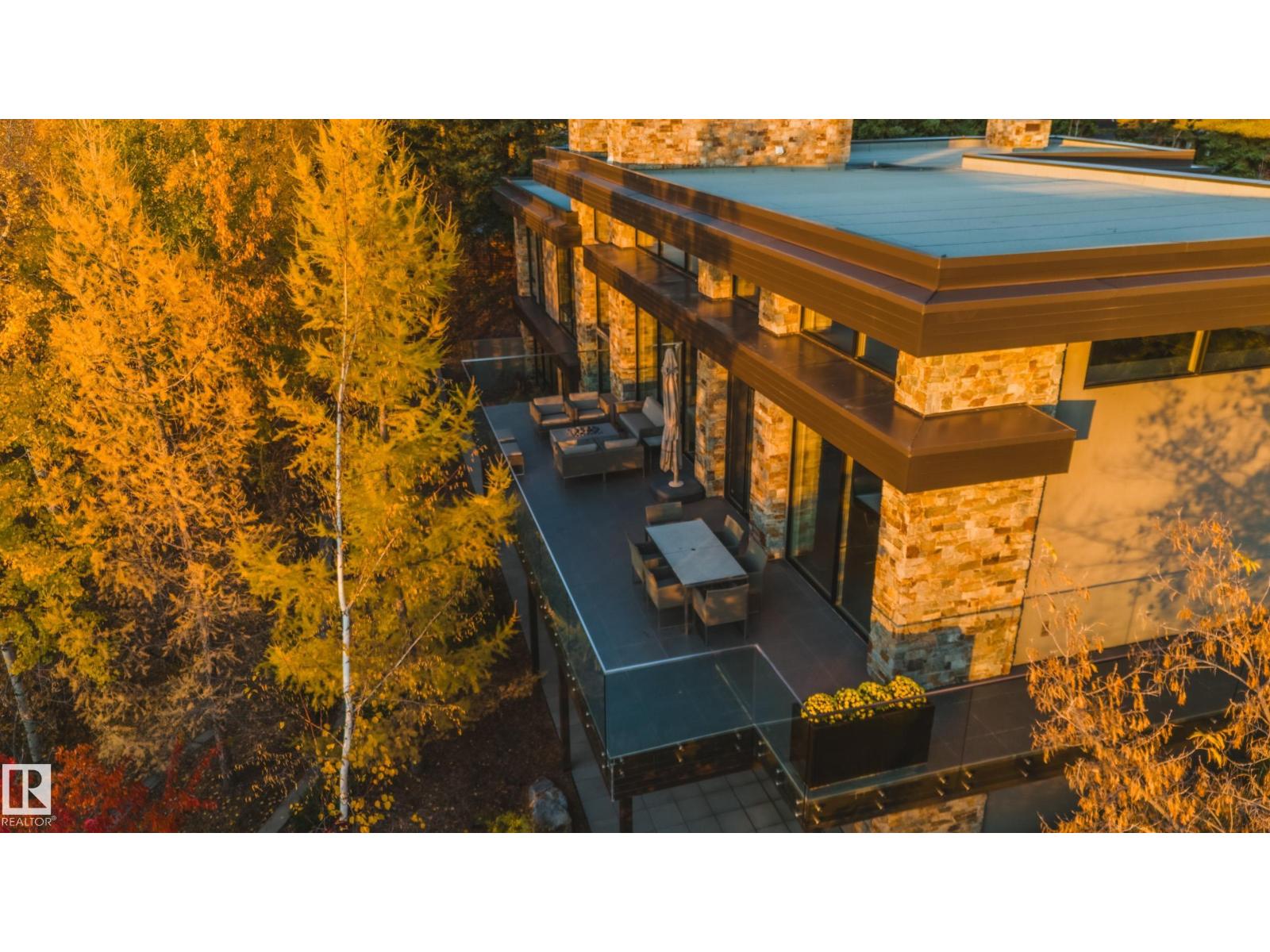 112 Westbrook Dr NW, Edmonton, AB T6J 2E1