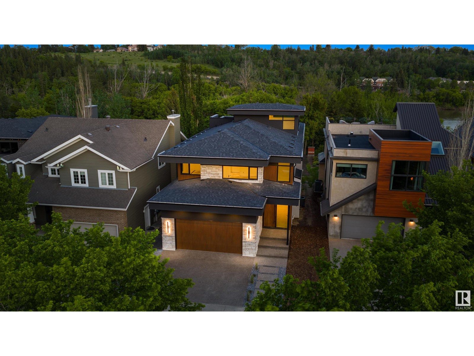 99 Av Nw Unit 8807, Edmonton, AB T5H 4N5