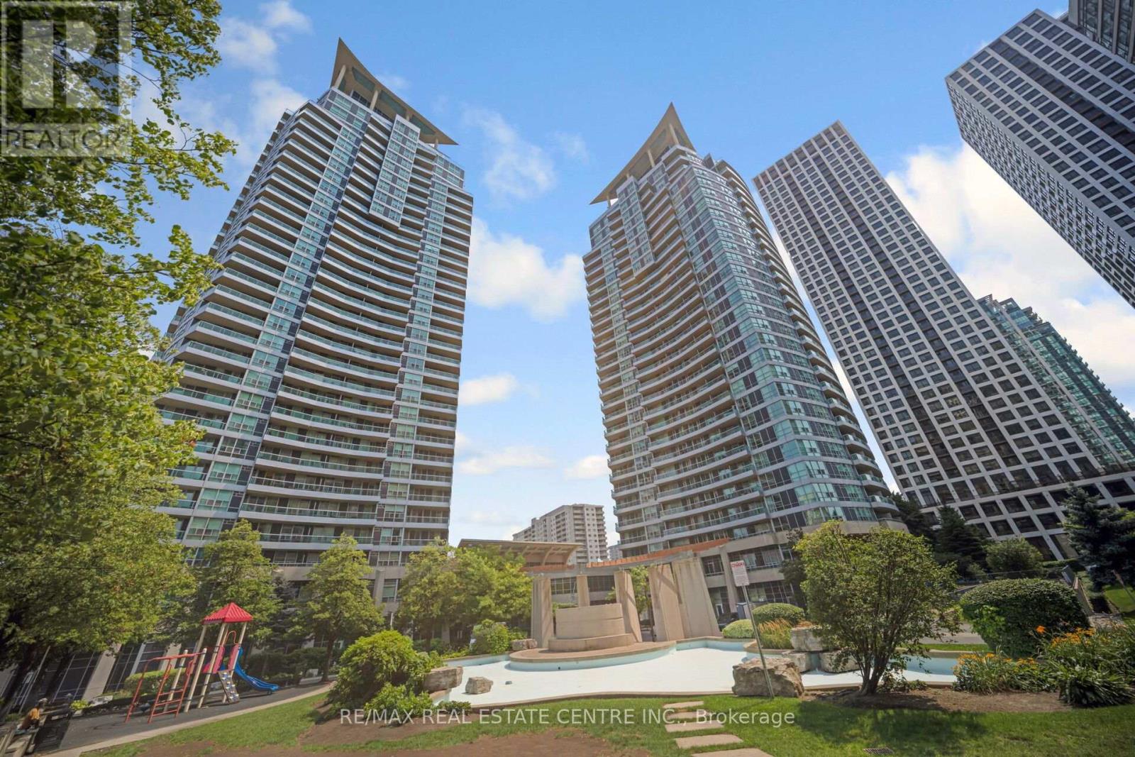 302 1 Elm Dr, Mississauga, ON L5B 4M1