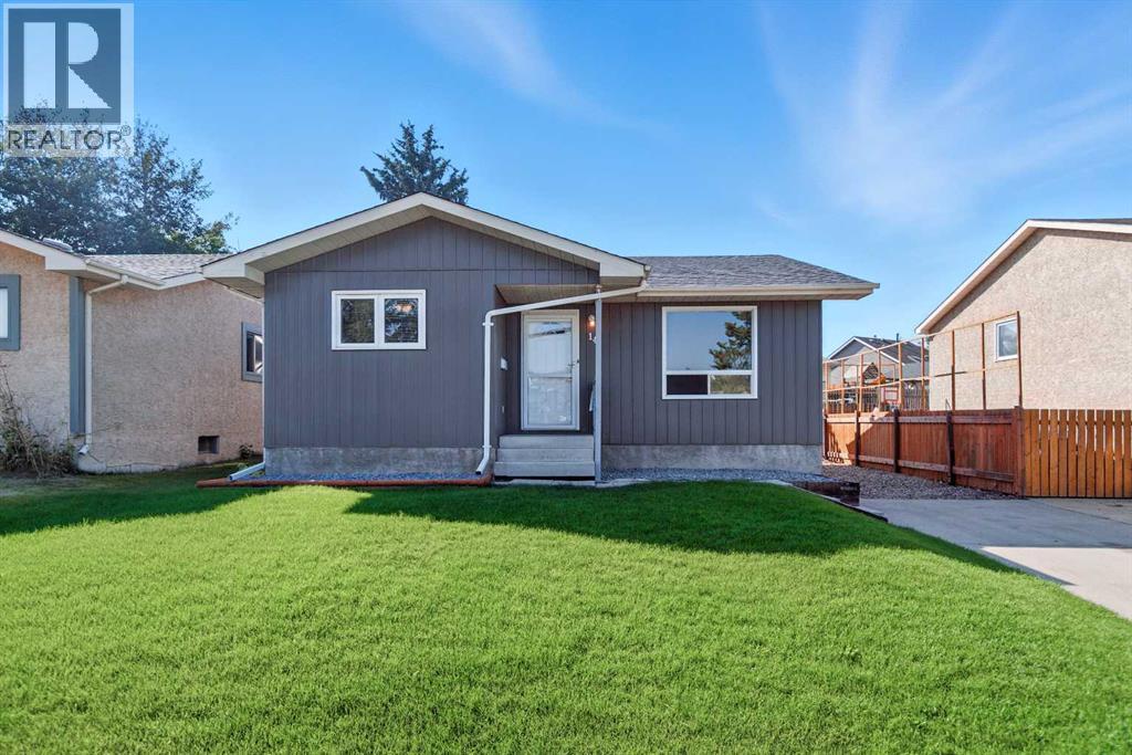 14 Griffiths Ave, Red Deer, AB T4P 2K7
