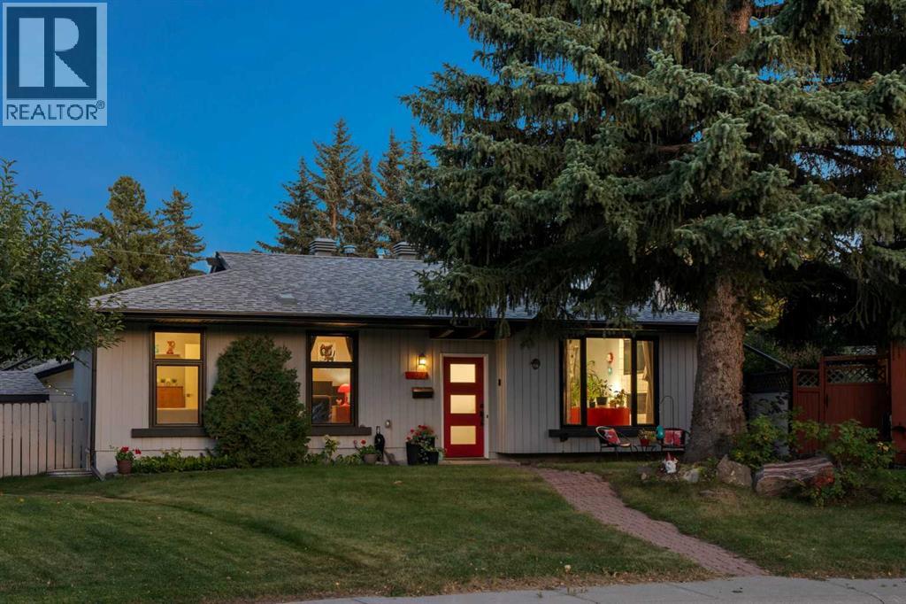 224 Cedarbrae Cres SW, Calgary, AB T2W 1Y4