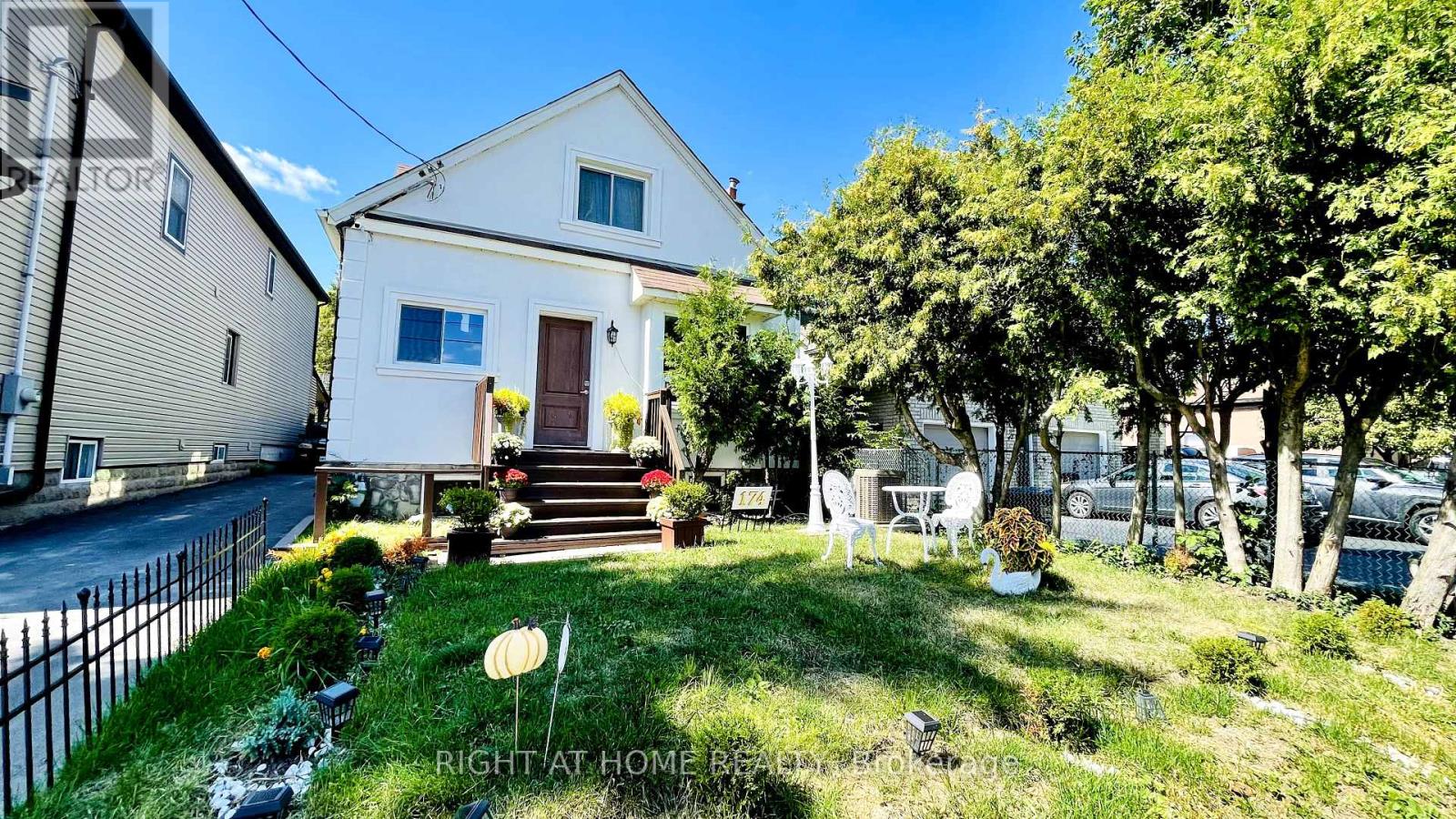 174 Aylesworth Ave, Toronto, ON M1N 2J6