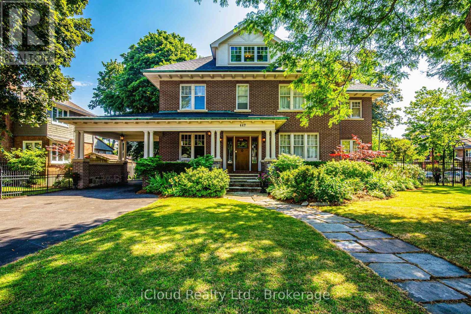 447 Simcoe St N, Oshawa, ON L1G 4T8