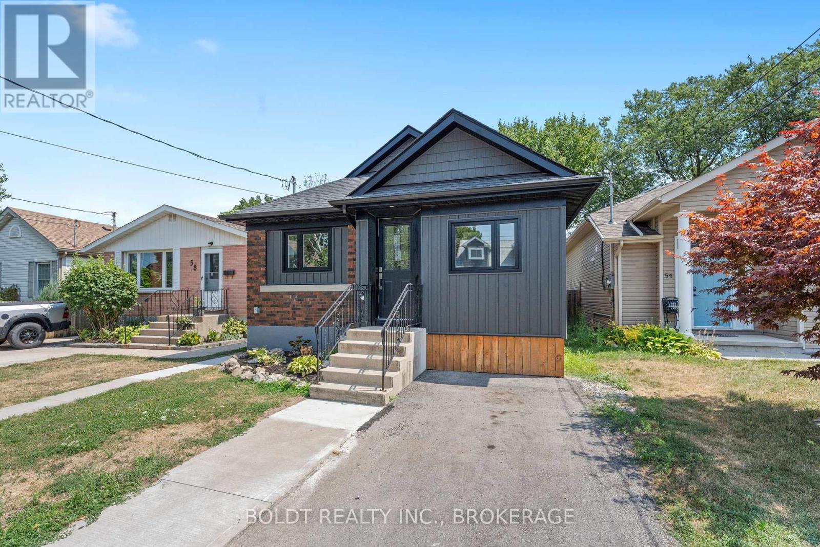56 Lorne St, St. Catharines, ON L2P 3C4