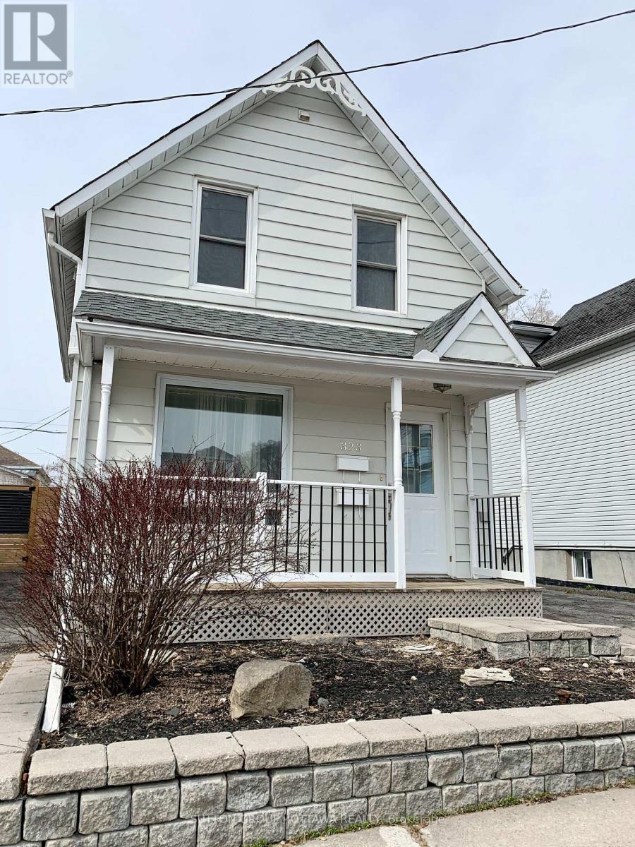 323 Montfort St, Ottawa, ON K1L 5N5