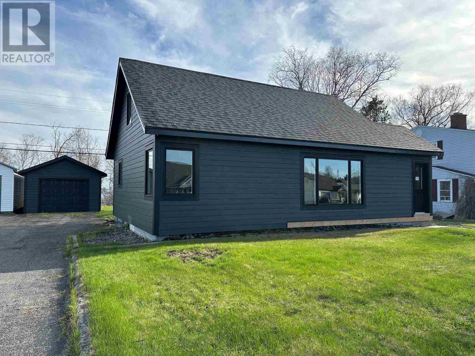 16 Elizabeth Ave, Terrace Bay, ON P0T 2W0