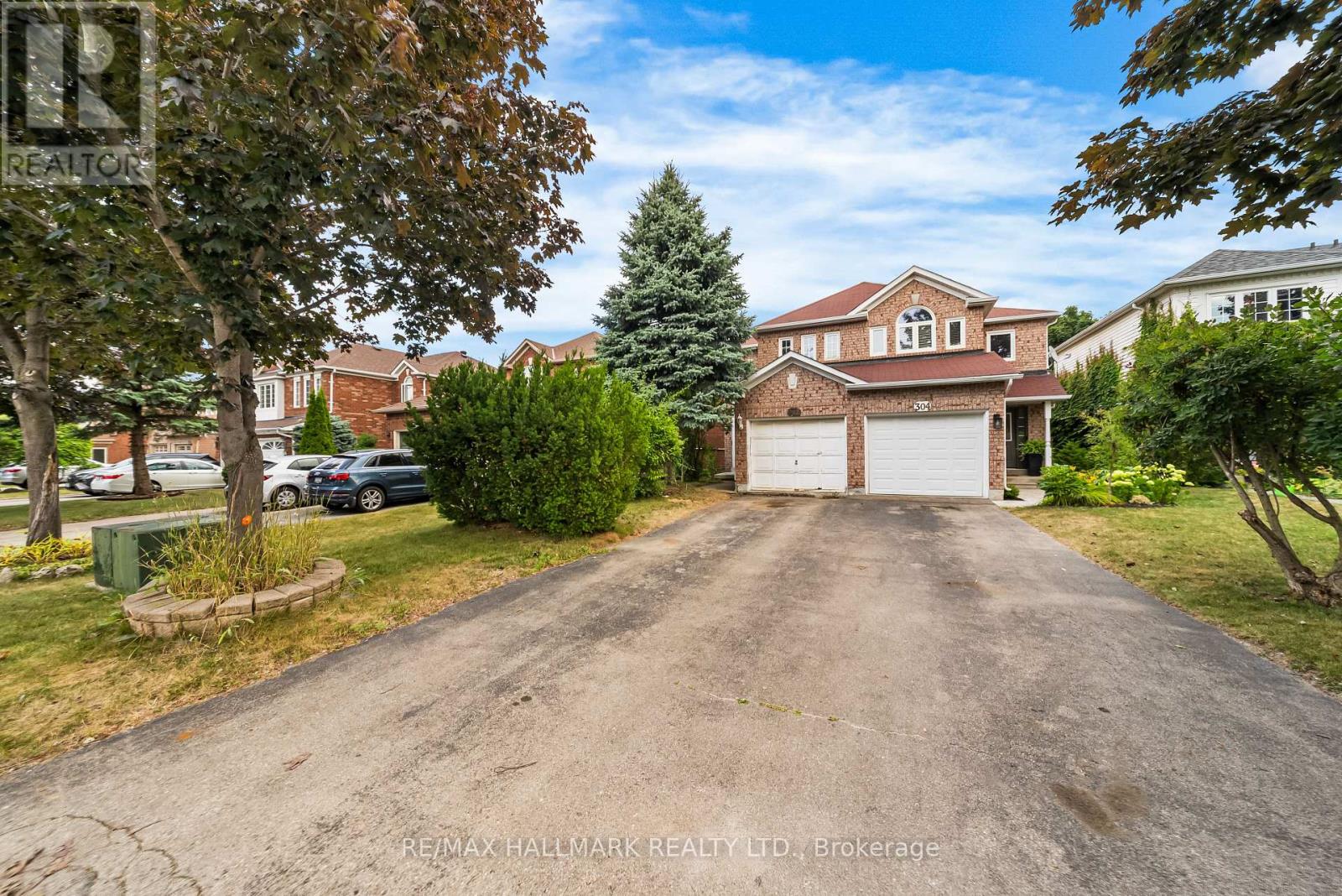 302 Pinnacle Trl, Aurora, ON L4G 7G2