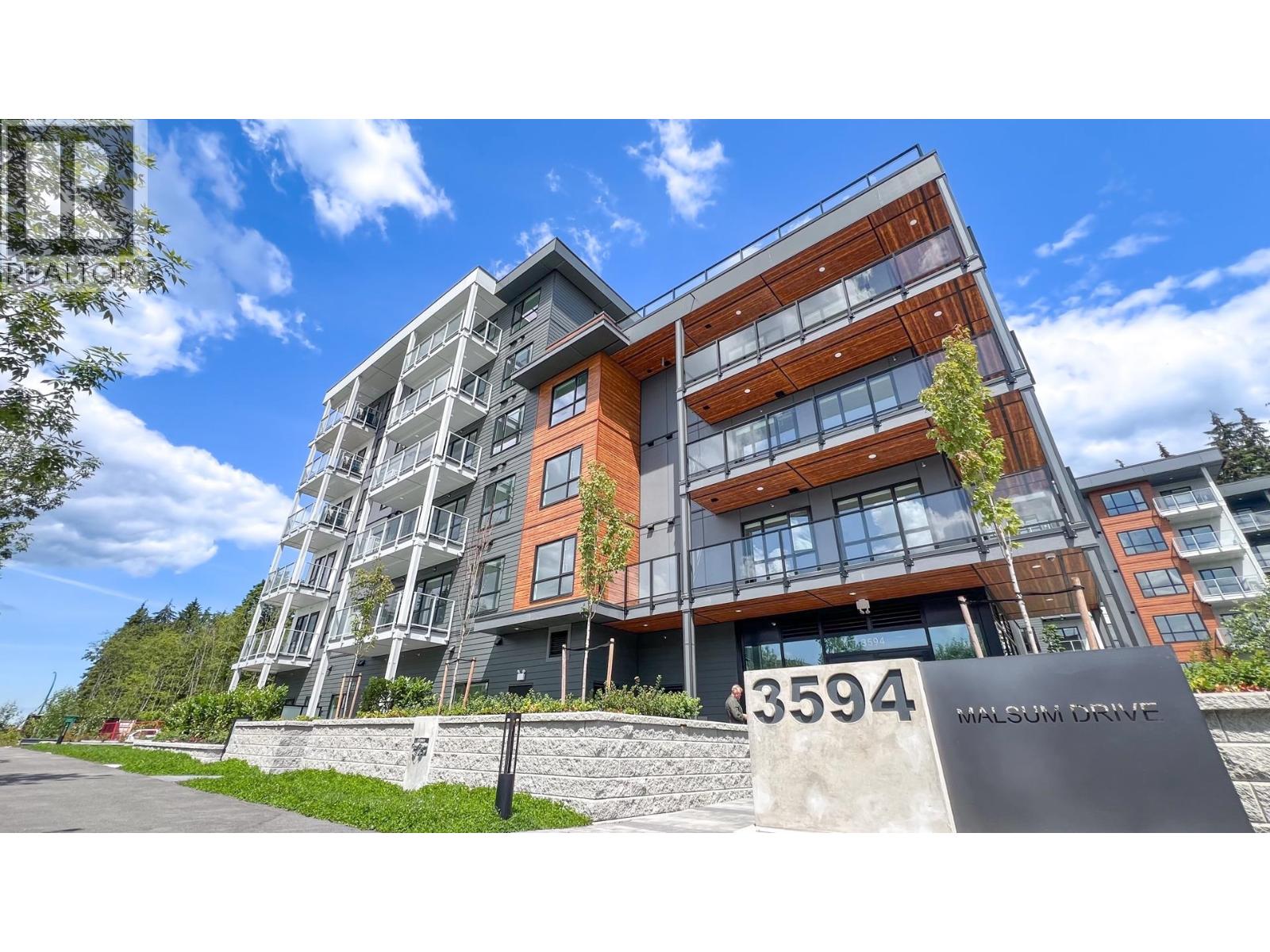 3594 Malsum Drive Unit 422, North Vancouver, BC V7G 0B4