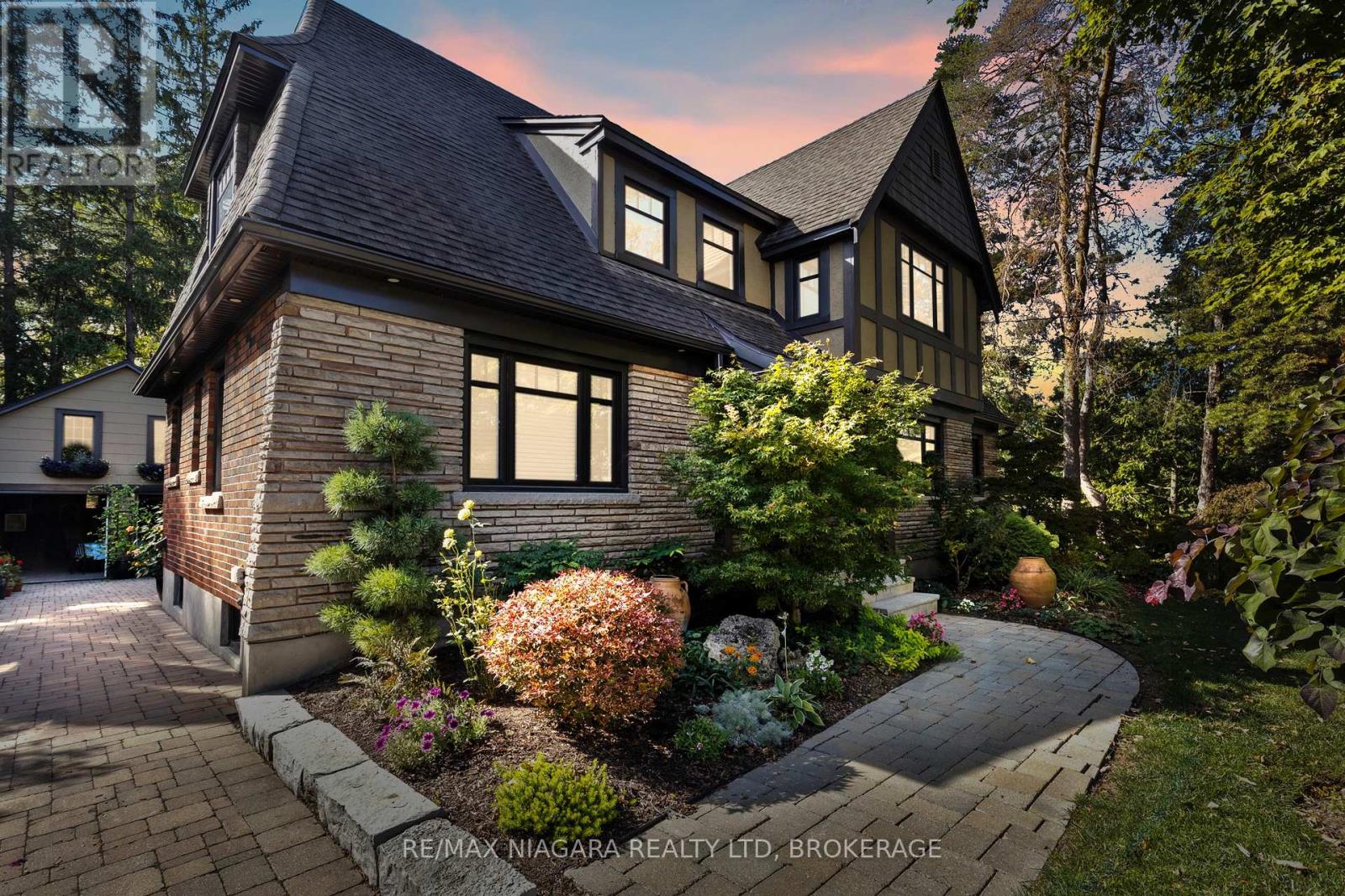 49 Weller Ave, Welland, ON L3C 4L7