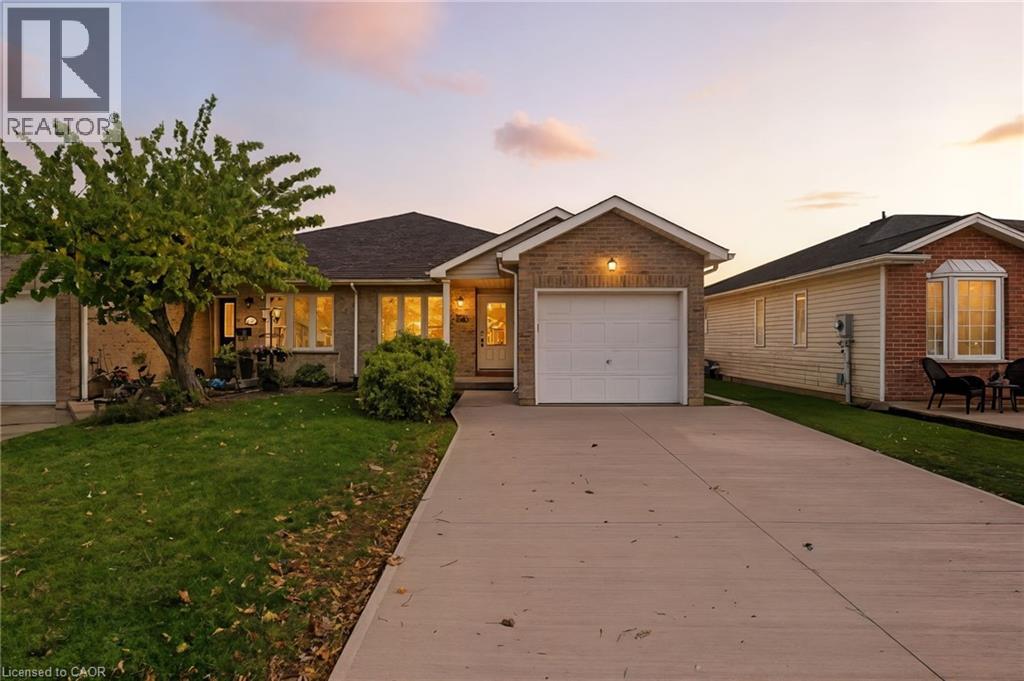 240 Oakcrest Ave, Welland, ON L3C 7K3
