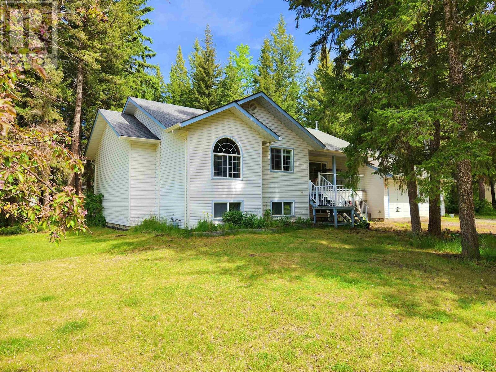 2711 Roberta Rd, Quesnel, BC V2J 6L5
