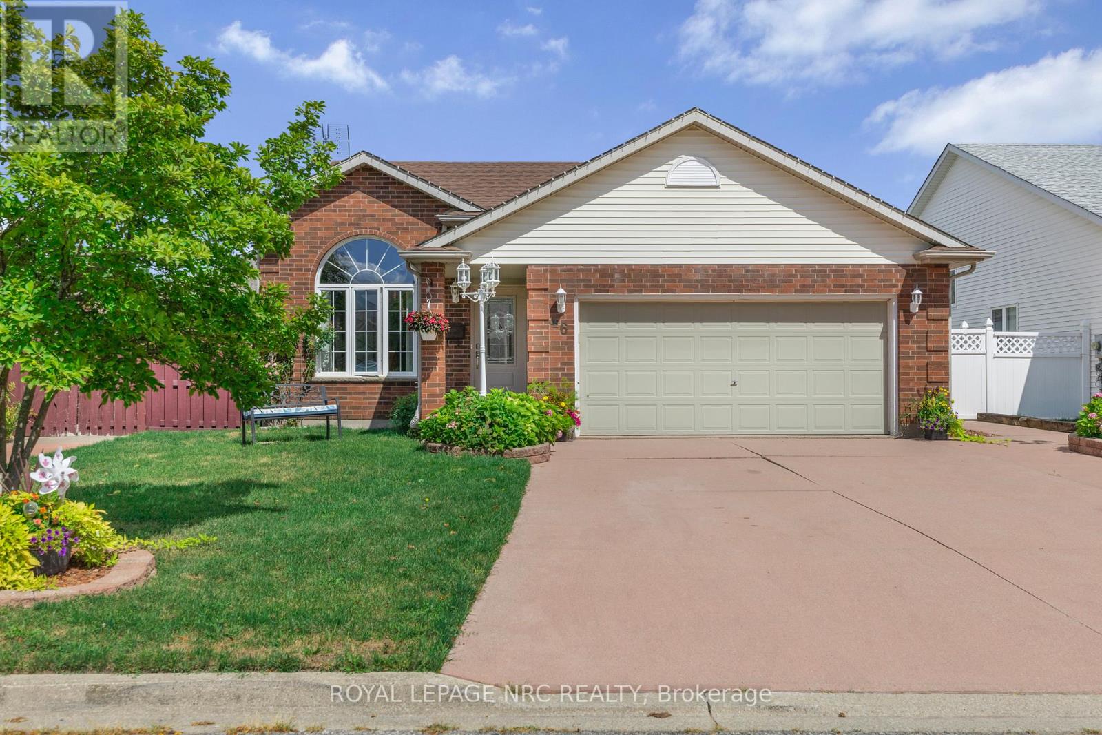46 Foxhill Cres, St. Catharines, ON L2S 3V1
