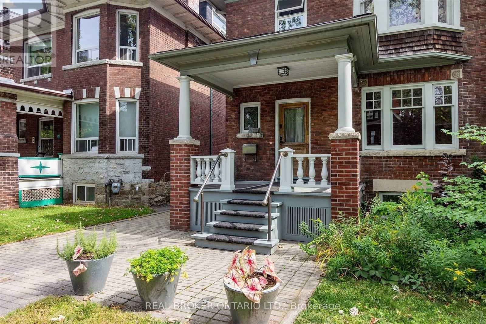 499 Palmerston Blvd, Toronto, ON M6G 2P2