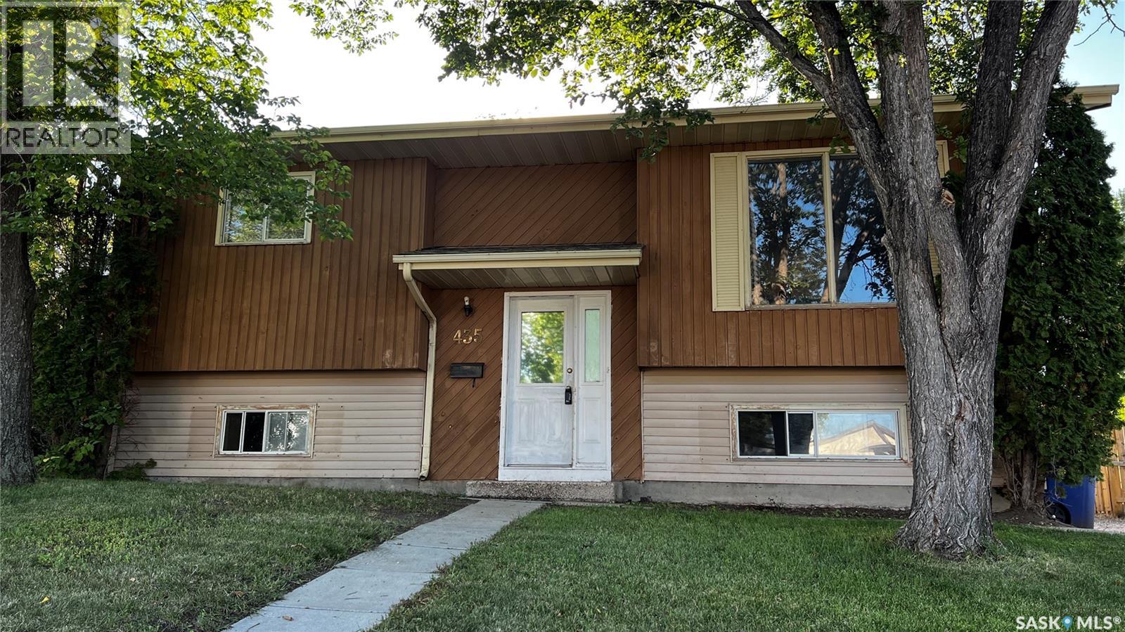 435 Bowman Cres, Saskatoon, SK S7L 6P7