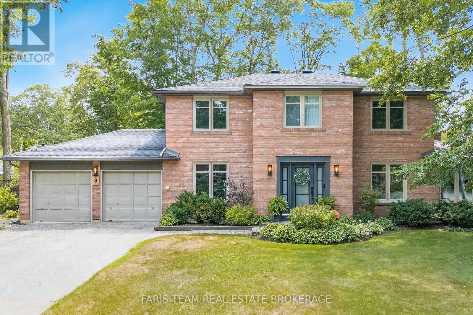8 Malta Cres, Springwater Midhurst, ON L9X 0P2