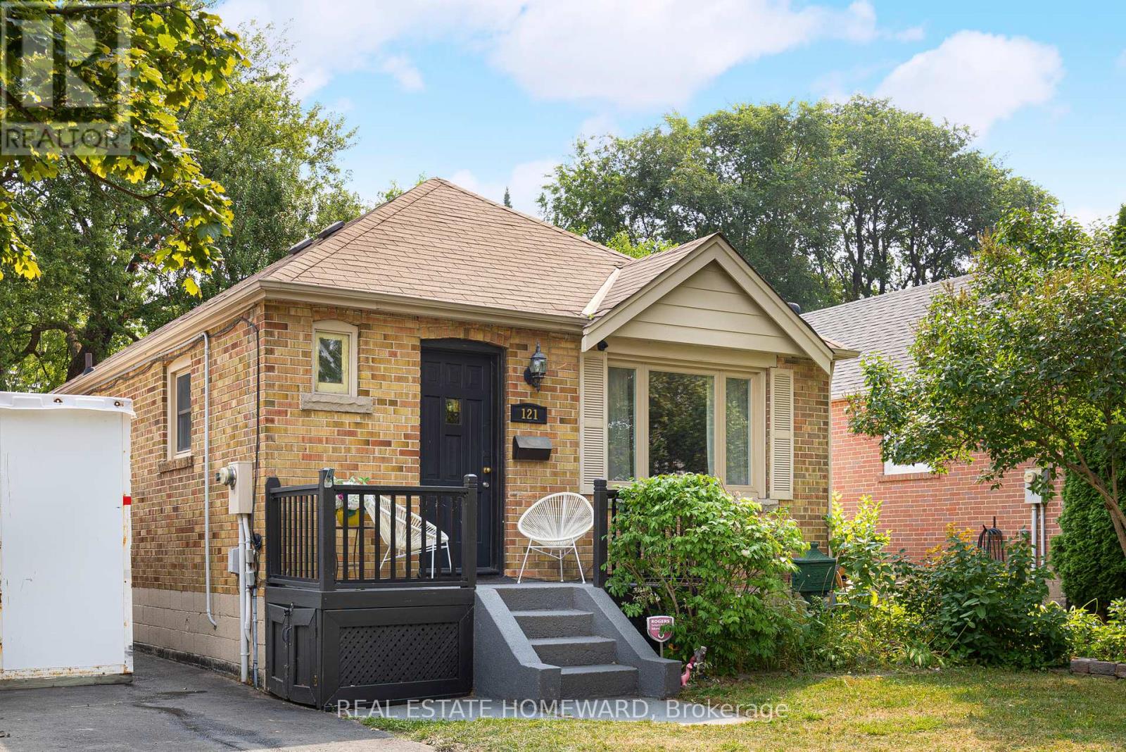 121 Sandown Ave, Toronto Birchcliffe-cliffside, ON M1N 3W6