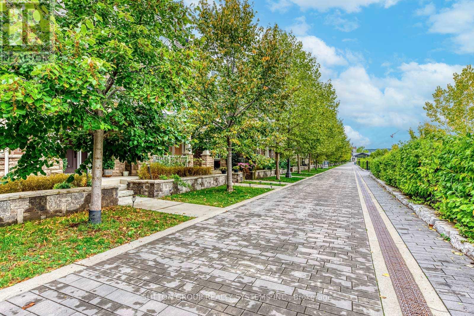 3002 Preserve Dr #33 Dr, Oakville, ON L6M 4M1