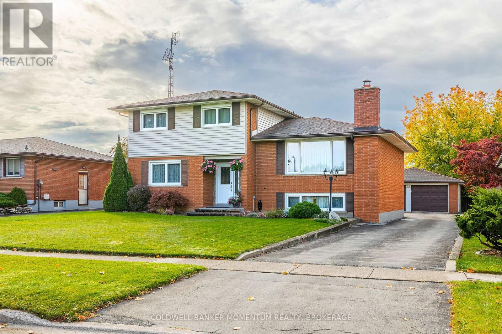 33 Rolling Acres Dr, Welland, ON L3C 3N4
