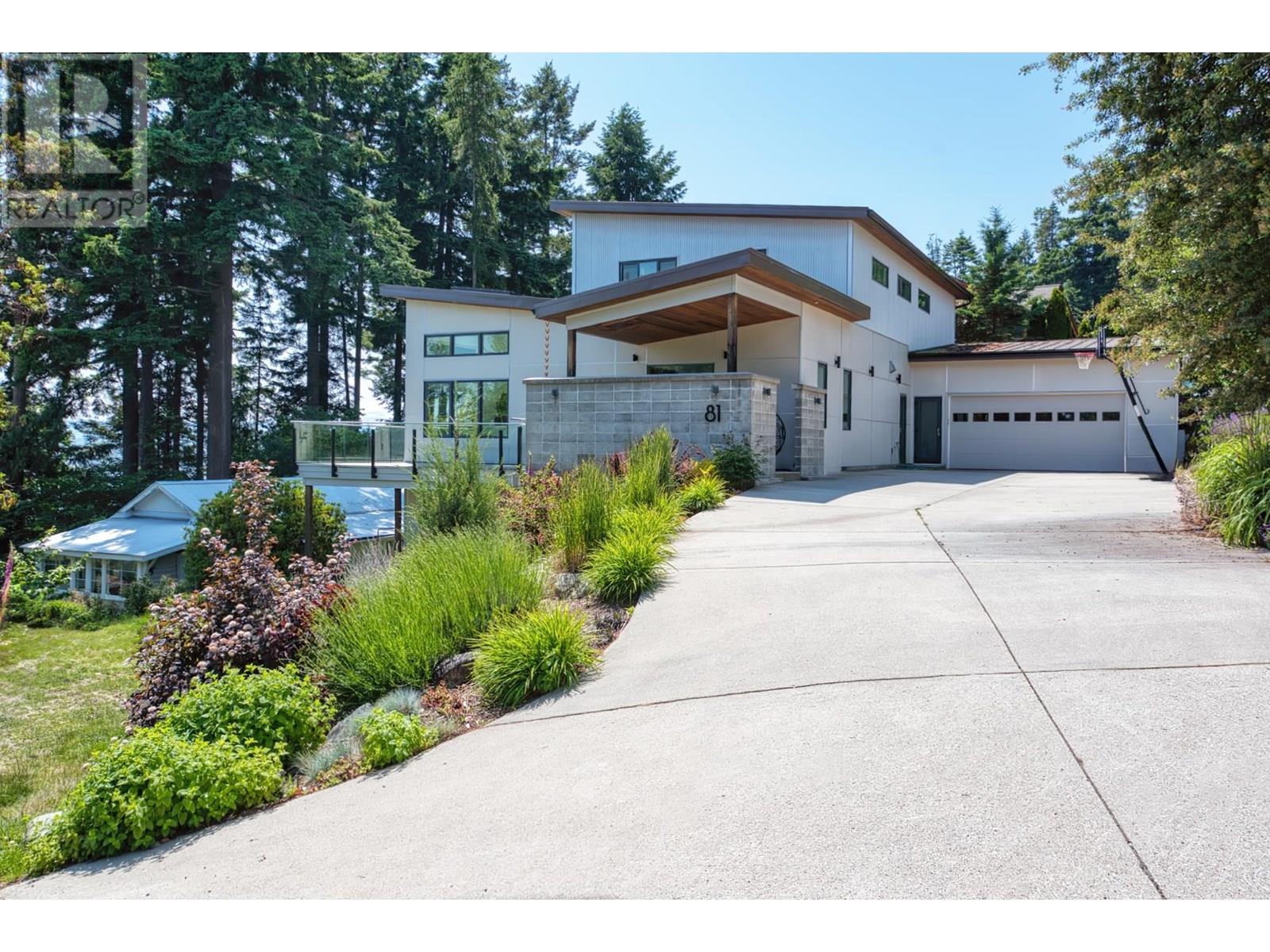 81 Kelly Rd, Gibsons, BC V0N 1V3