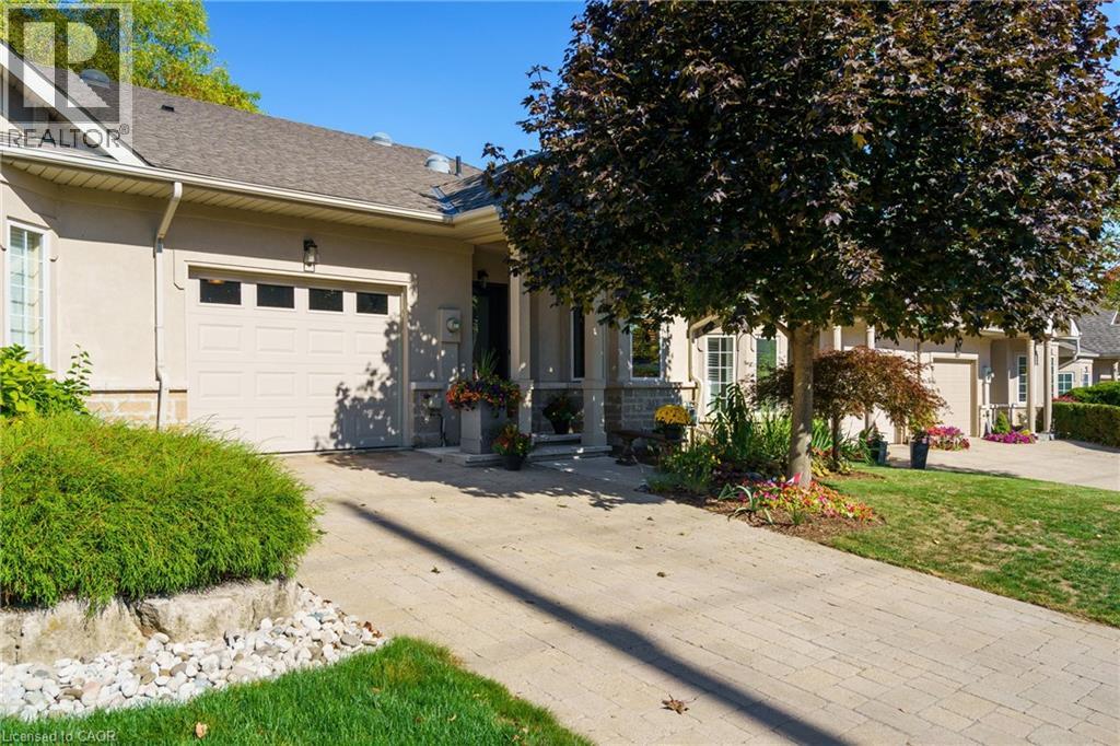 353 Park St W, Dundas, ON L9H 1Z6