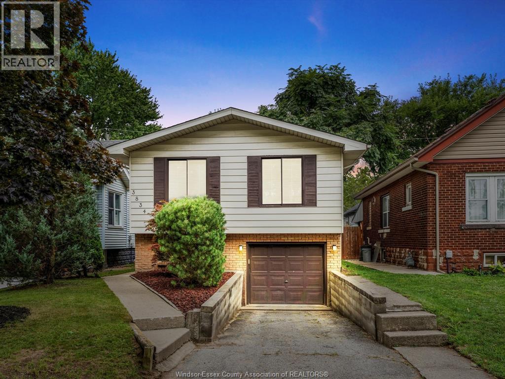 3834 Montcalm St, Windsor, ON N9E 2A9