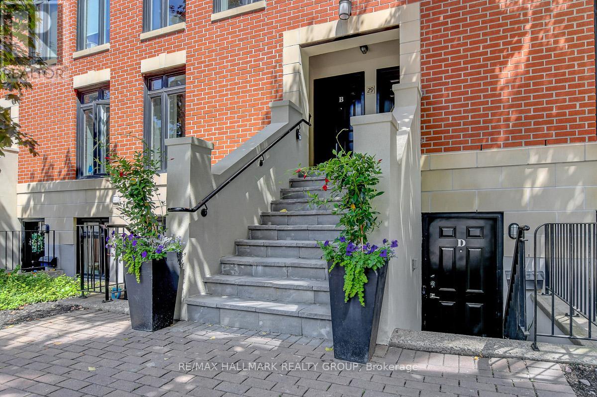 29 Springfield Road #b, Ottawa, ON K1M 1C8