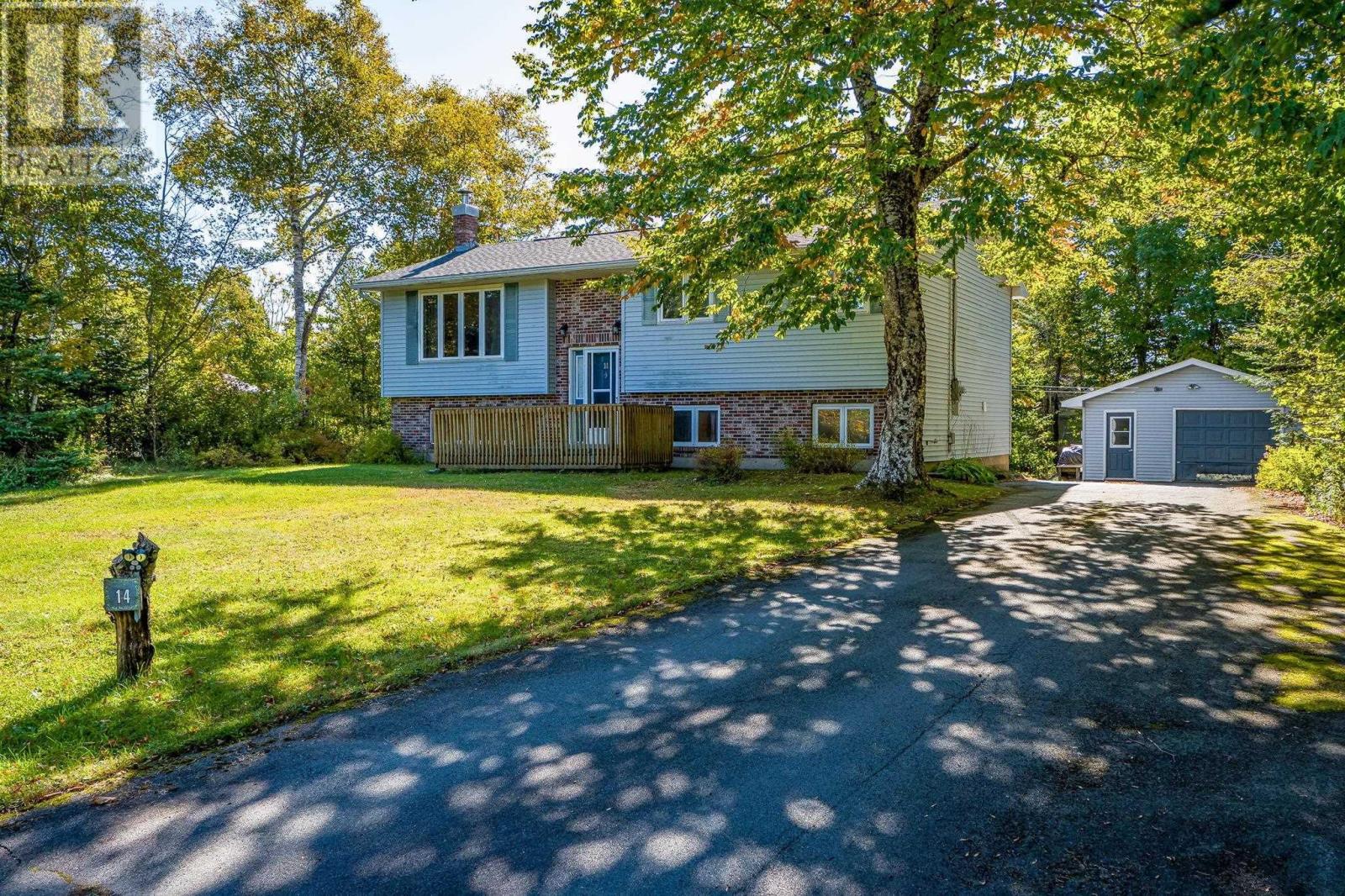 14 Brian Andrew St, Lake Echo, NS B3E 1M4