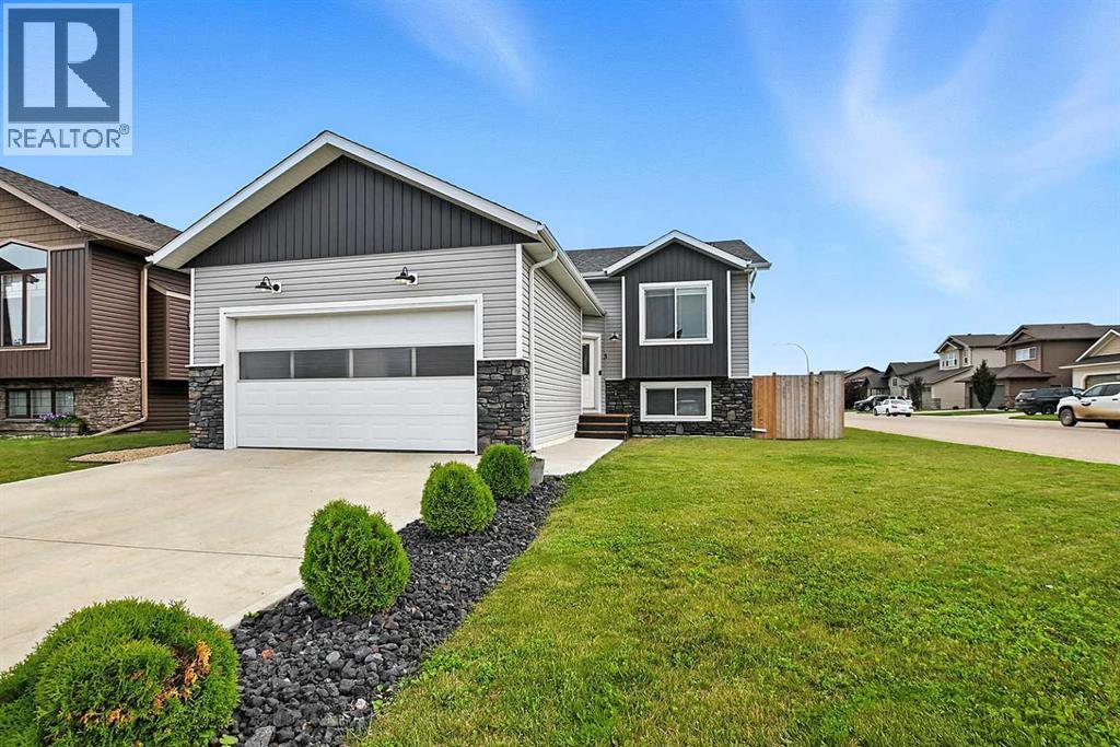 5 Mackenzie Ave, Lacombe, AB T4L 0A6