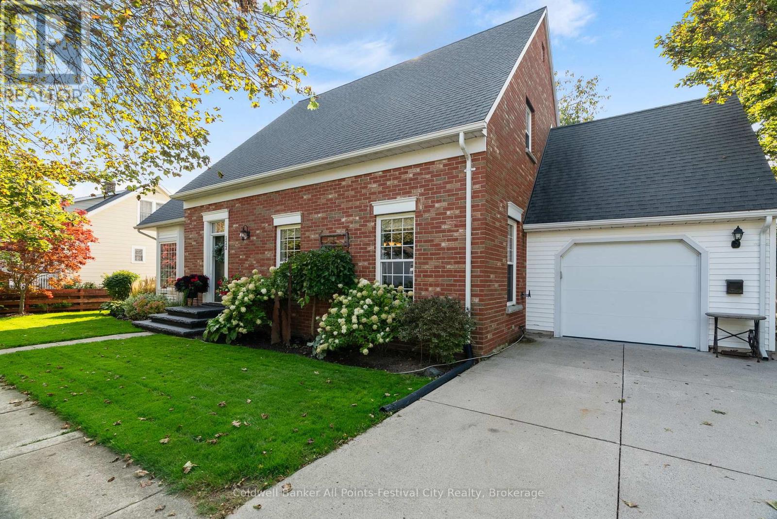 122 Warren St NW, Goderich, ON N7A 3W4