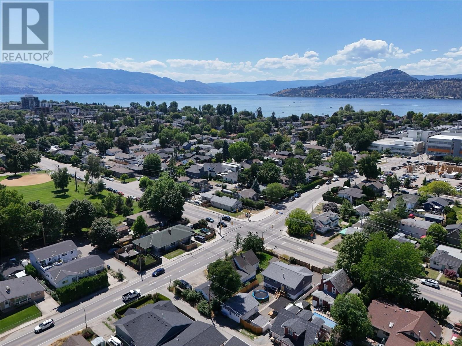 706 Rose Ave, Kelowna, BC V1Y 5K2