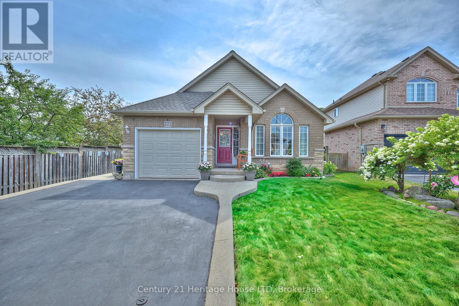 222 Dorchester Dr, Grimsby, ON L3M 0A6