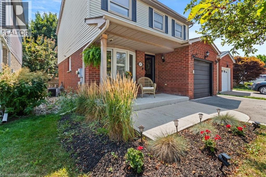 2257 Silverbirch Ct, Burlington, ON L7M 3H2