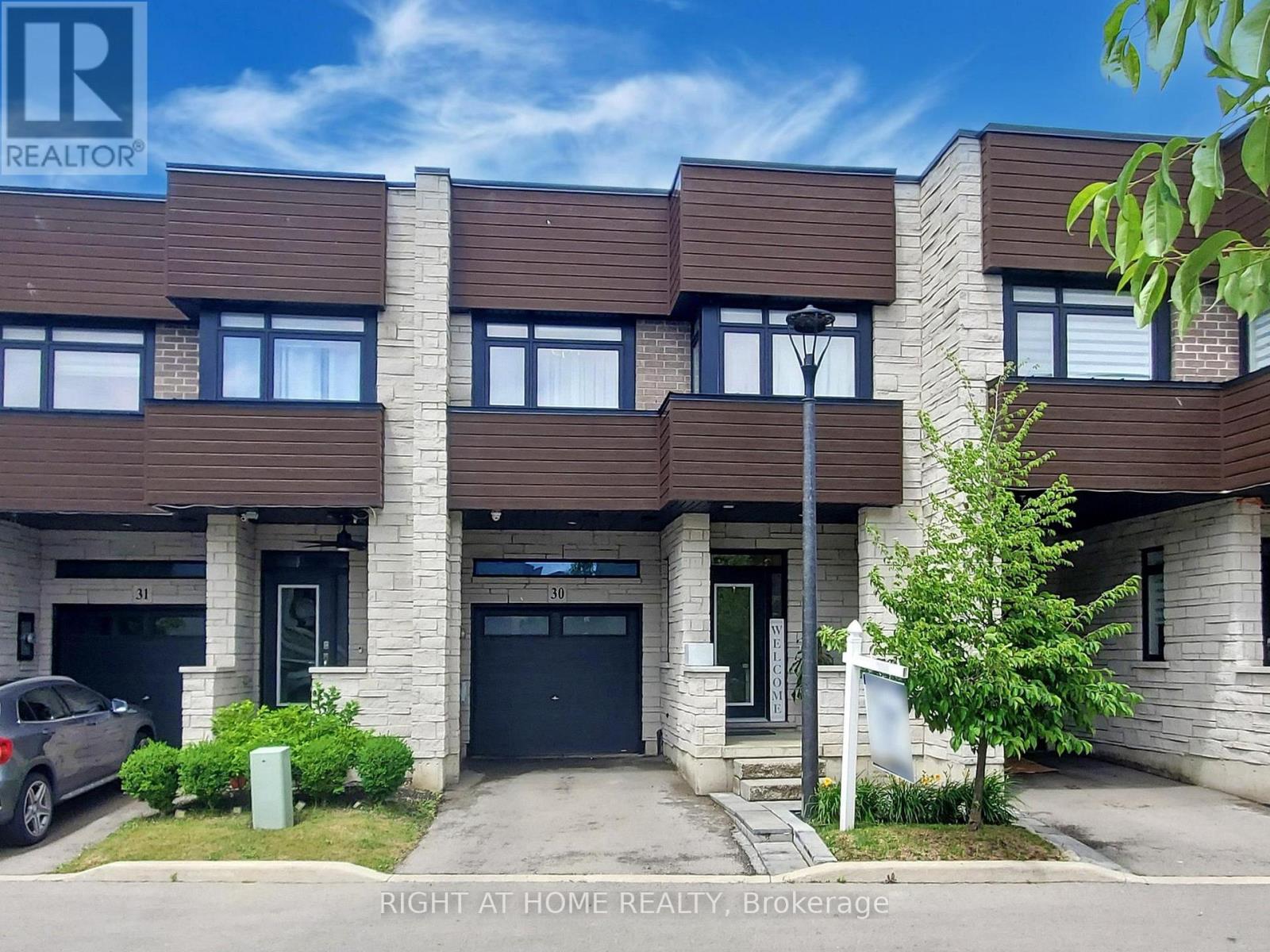 30 35 Midhurst Hts, Hamilton, ON L8J 0K9