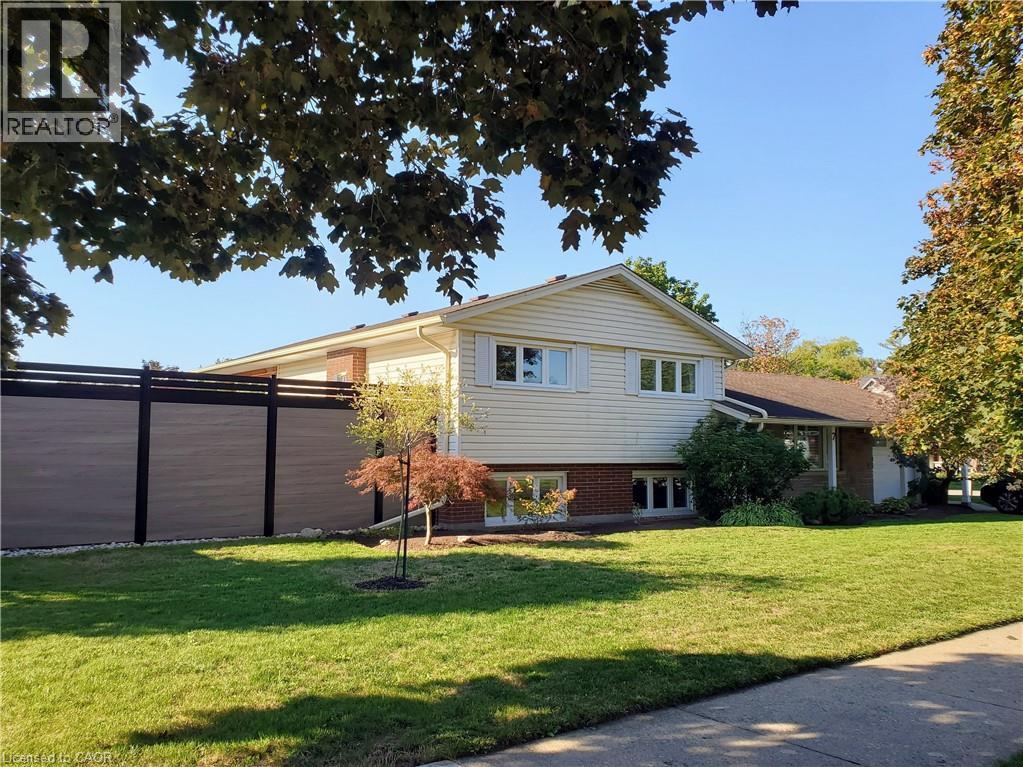 7 Crosby Dr, Kitchener, ON N2B 2K6